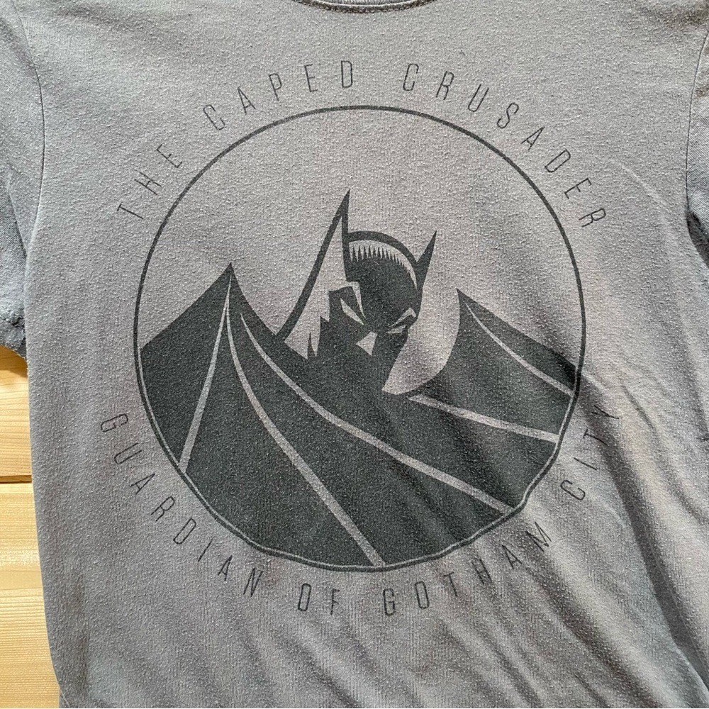 Batman‎ T-Shirt Boys Size 7/8 Gray The Caped Crusader Graphic Tee - Picture 2 of 5